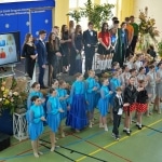 Uczniowie Zespołu Szkół Drogowo-Geodezyjnych w Jarosławiu podczas jubileuszu 85-lecia