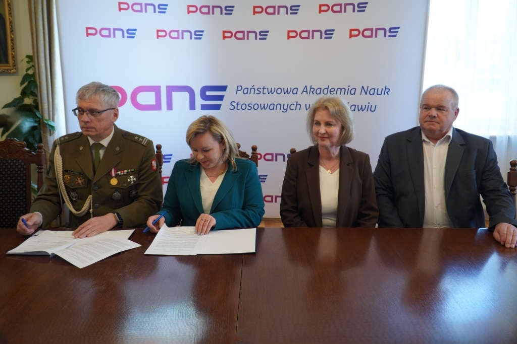 Podpisanie porozumienia z Wojskowym Centrum Rekrutacji w Jarosławiu przez PANS