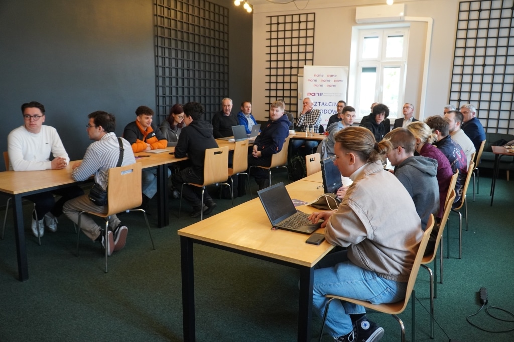 Uczestnicy spotkania środowiska ISP i ICT podczas RIPE 92 w Jarosławiu