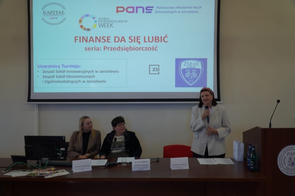 Uczestnicy II Edycji Turnieju wiedzy „Finanse da się lubić” w Jarosławiu