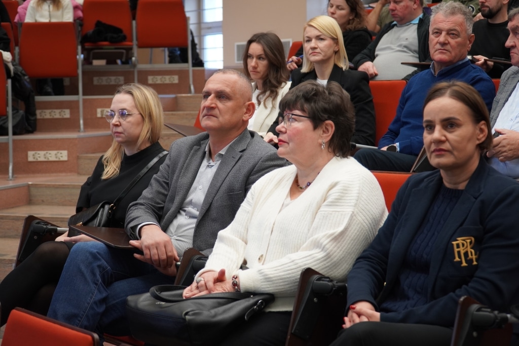 Uczestnicy szkolenia Krajowego Systemu e-Faktur w sali konferencyjnej
