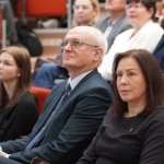 Uczestnicy szkolenia nt. Krajowego Systemu e-Faktur siedzą w sali.