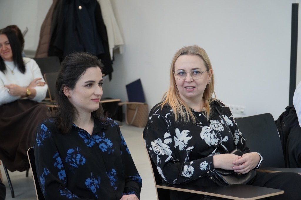 Spotkanie przedsiębiorców z ekspertami w PANS w Jarosławiu: kobiety słuchają