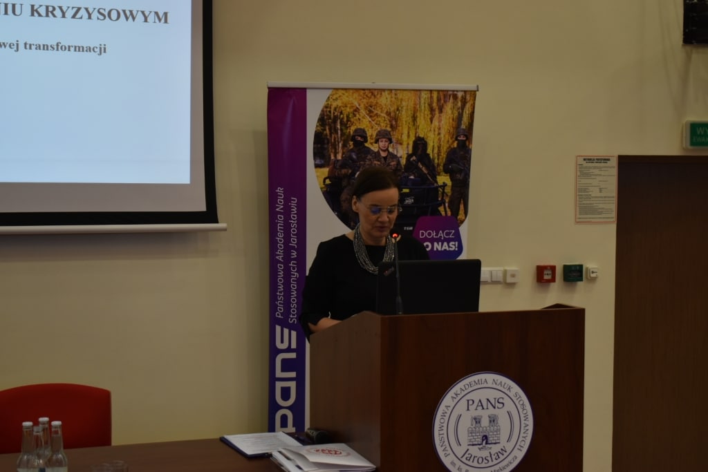 Prelegentka podczas VI Ogólnopolskiej Konferencji Naukowej PANS Jarosław.