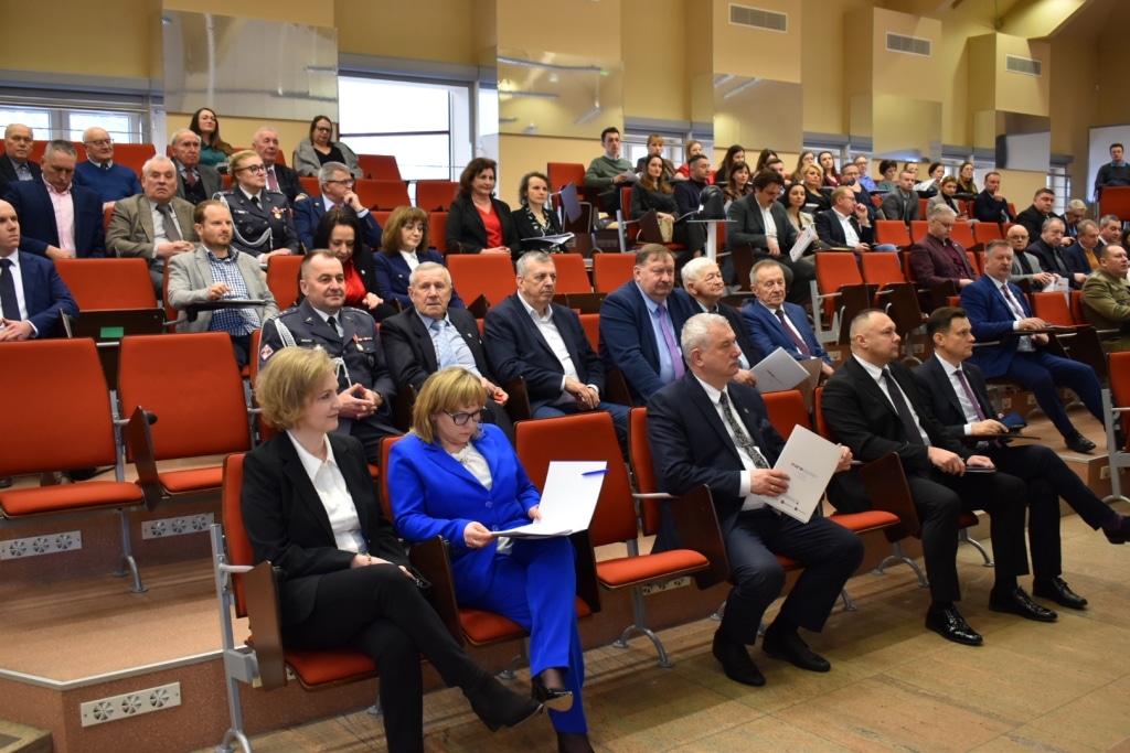 Uczestnicy VI Ogólnopolskiej Konferencji Naukowej o bezpieczeństwie informacyjnym w zarządzaniu kryzysowym.