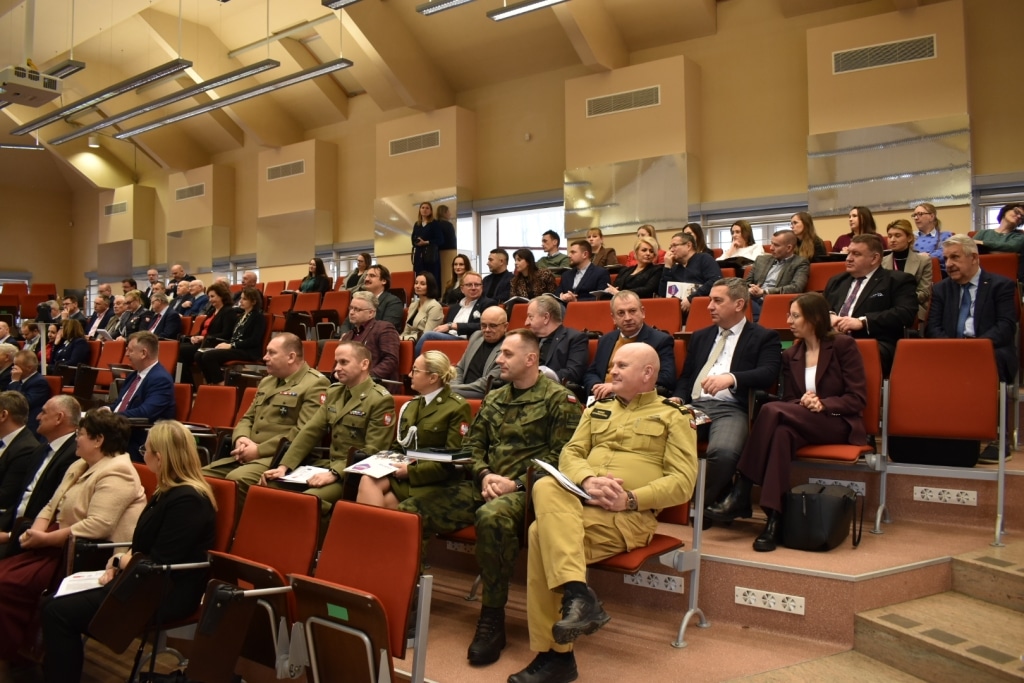 Uczestnicy VI Ogólnopolskiej Konferencji Naukowej „Bezpieczeństwo informacyjne w zarządzaniu kryzysowym”