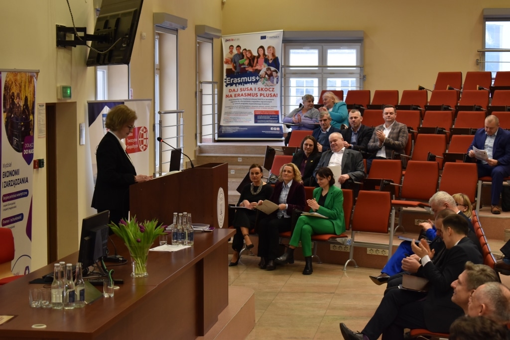 Konferencja naukowa: bezpieczeństwo informacyjne, zarządzanie kryzysowe, era cyfrowa.