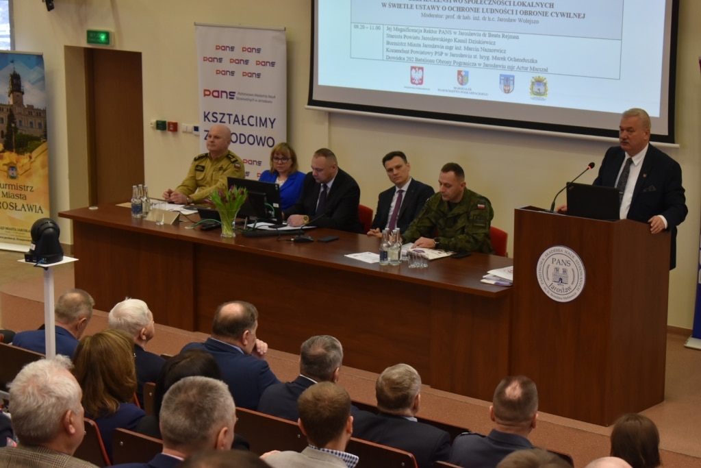 Konferencja naukowa: Bezpieczeństwo informacyjne w zarządzaniu kryzysowym w Jarocinie.