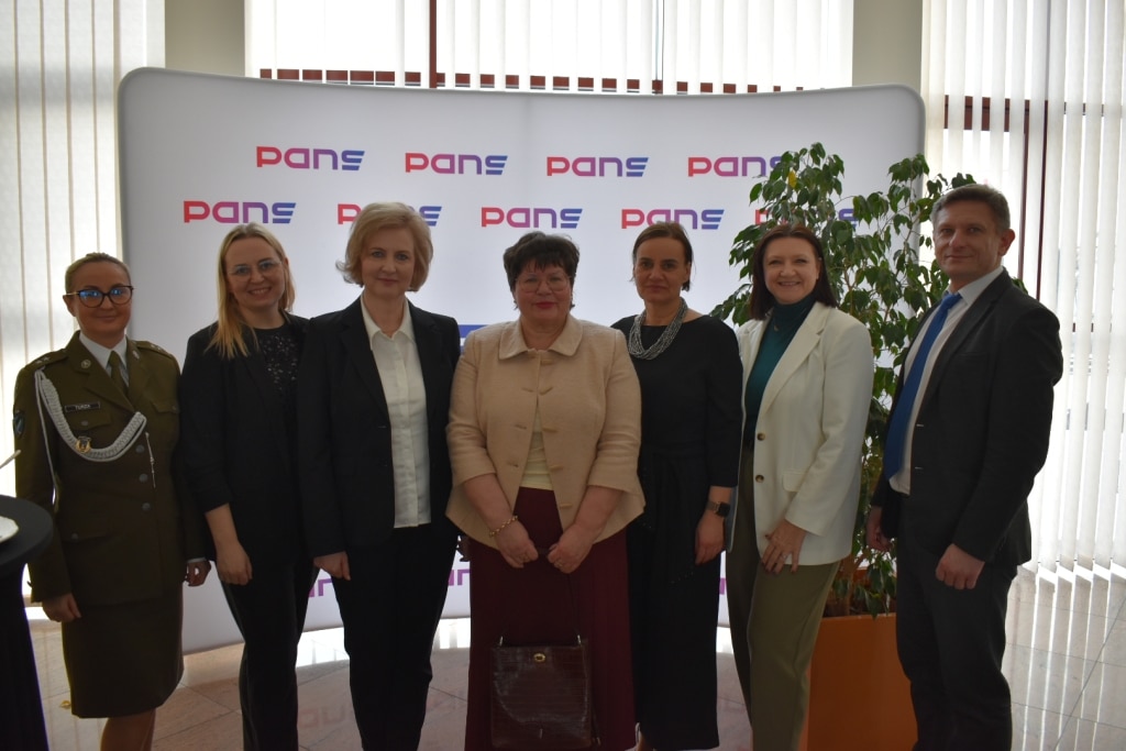 Uczestnicy VI Ogólnopolskiej Konferencji Naukowej „Bezpieczeństwo informacyjne w zarządzaniu kryzysowym”