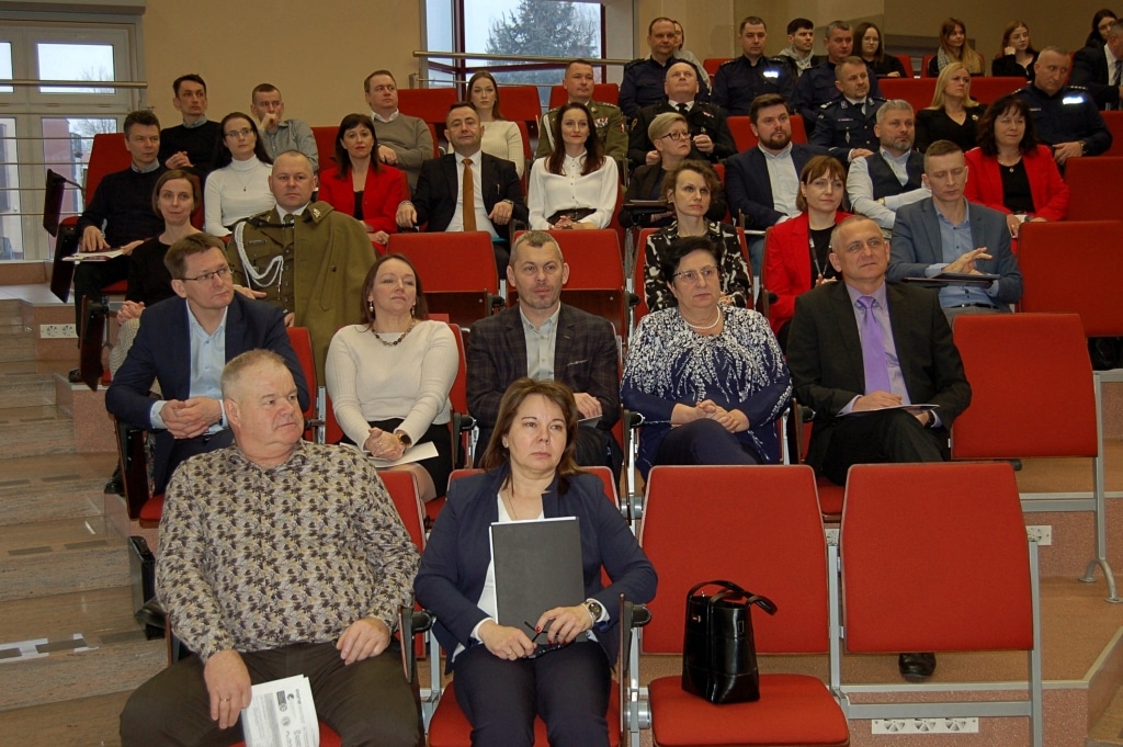 Uczestnicy Ogólnopolskiej Konferencji Naukowej Bezpieczeństwo Informacyjne w Zarządzaniu Kryzysowym
