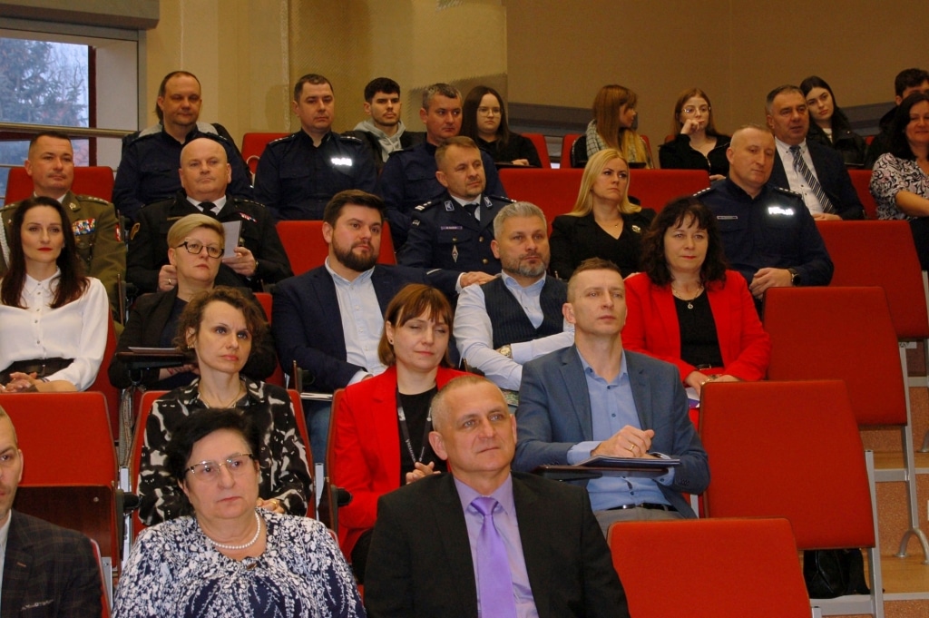 Uczestnicy Ogólnopolskiej Konferencji Naukowej Bezpieczeństwo Informacyjne w Zarządzaniu Kryzysowym