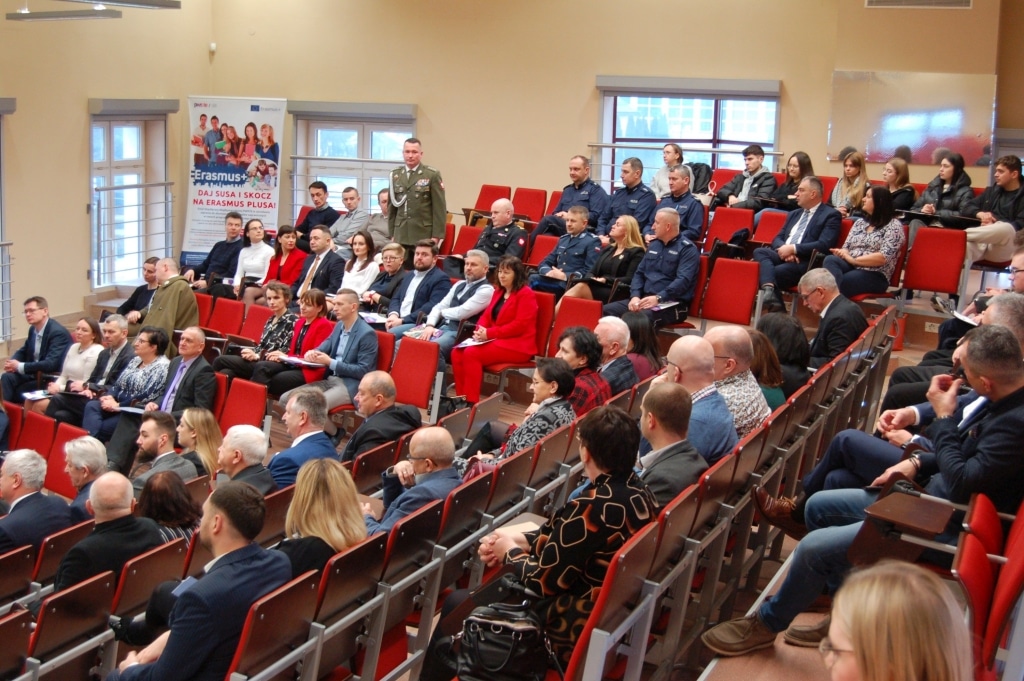 Relacja z Ogólnopolskiej Konferencji Naukowej Bezpieczeństwo Informacyjne w Zarządzaniu Kryzysowym