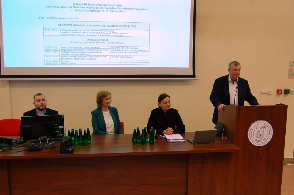 Uczestnicy konferencji naukowej PANS w Jarosławiu: prof. D. Szumski, prof. P. Kaczorowski.