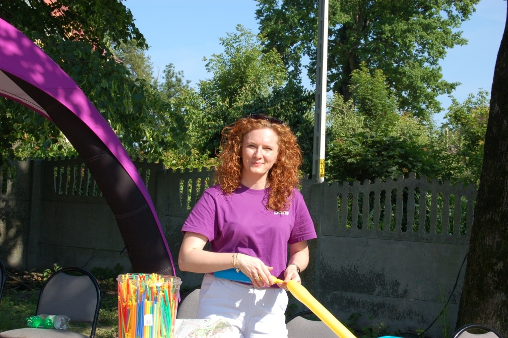 Kobieta z PANS w Jarosławiu na pikniku rodzinnym