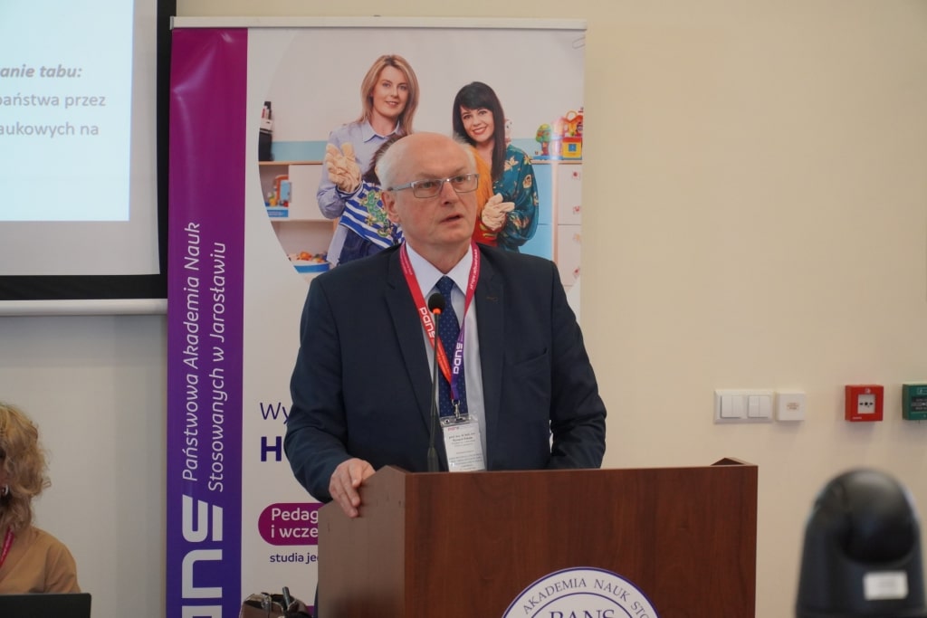 Profesor na konferencji naukowej WH o bólu duszy i utracie sensu życia