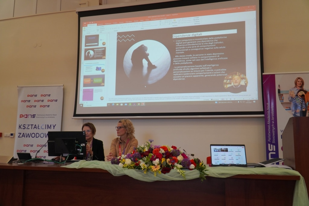 Konferencja naukowa "Kiedy boli dusza" - prezentacja o uzależnieniach cyfrowych