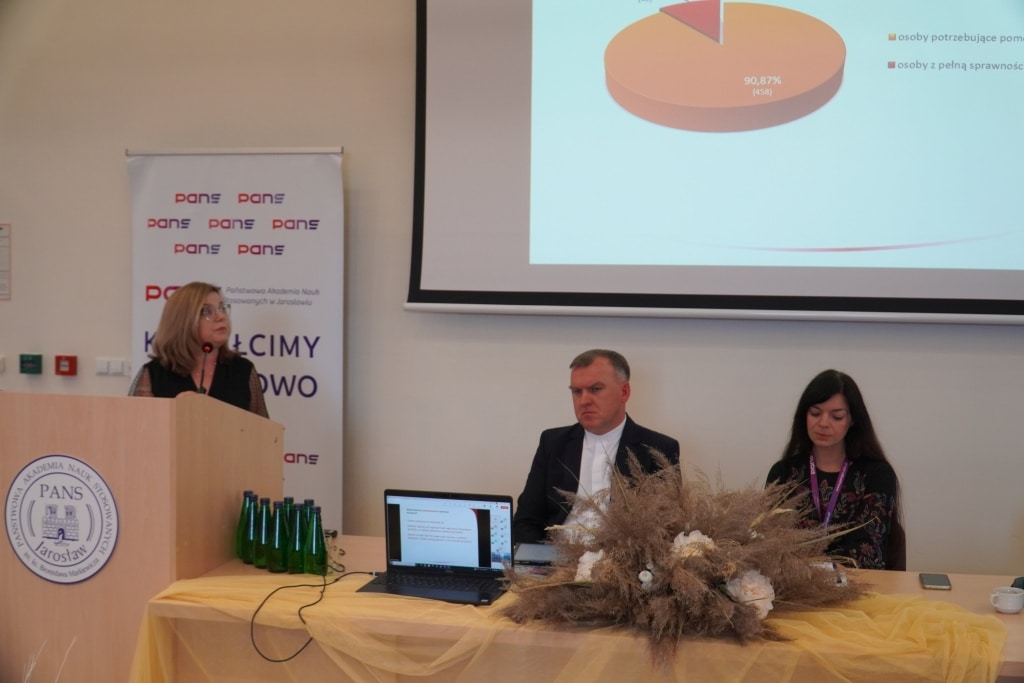 Konferencja naukowa WH: prelegenci i uczestnicy w sali wykładowej