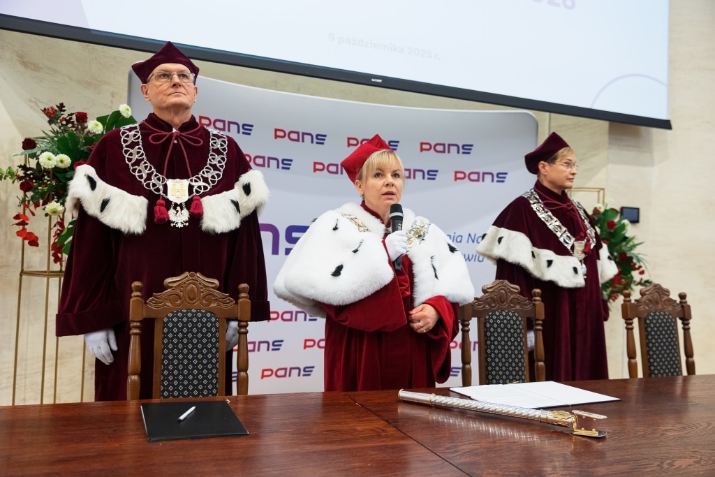 Inauguracja Roku Akademickiego: rektor i profesorowie w togach