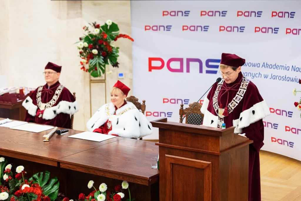 Inauguracja Roku Akademickiego: przemówienie na podium