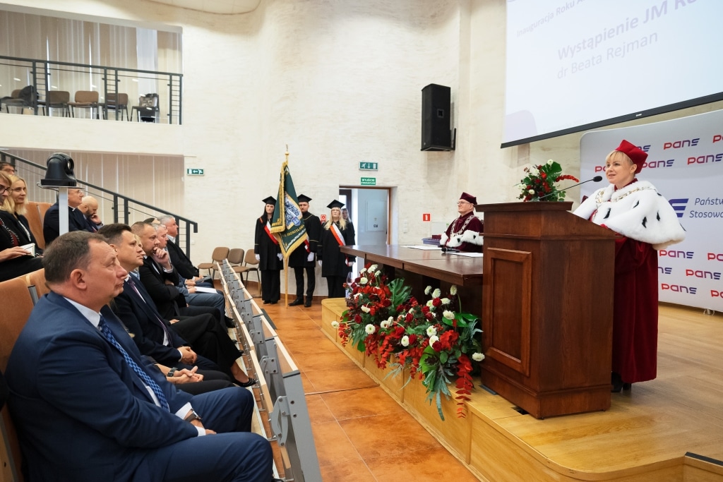 JM Rektor dr Beata Rejman podczas Inauguracji Roku Akademickiego.