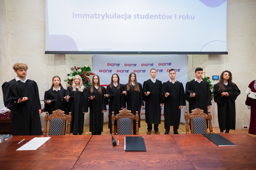 Immatrykulacja studentów pierwszego roku w togach