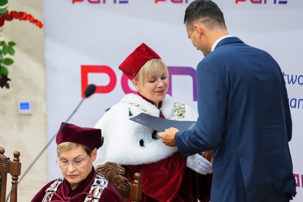Inauguracja Roku Akademickiego: wręczenie dyplomów w togach.