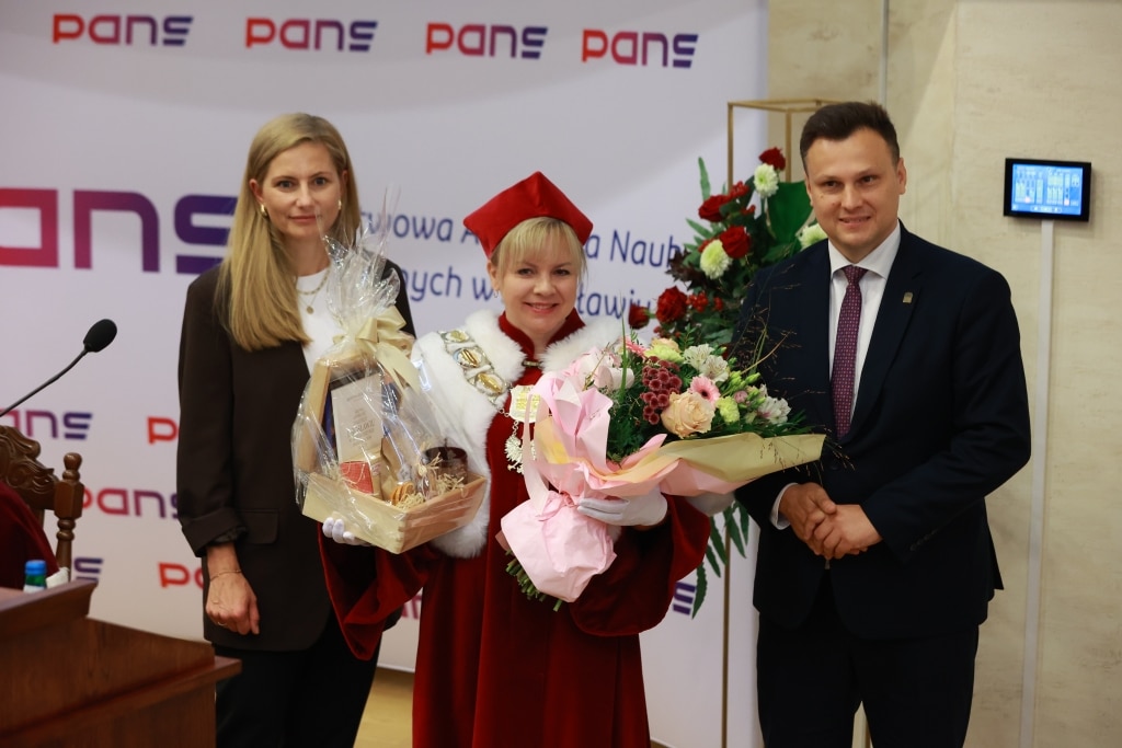 Inauguracja Roku Akademickiego: wręczenie bukietu i prezentów