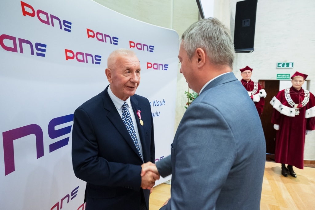Wręczenie odznaczenia podczas Inauguracji Roku Akademickiego PANS