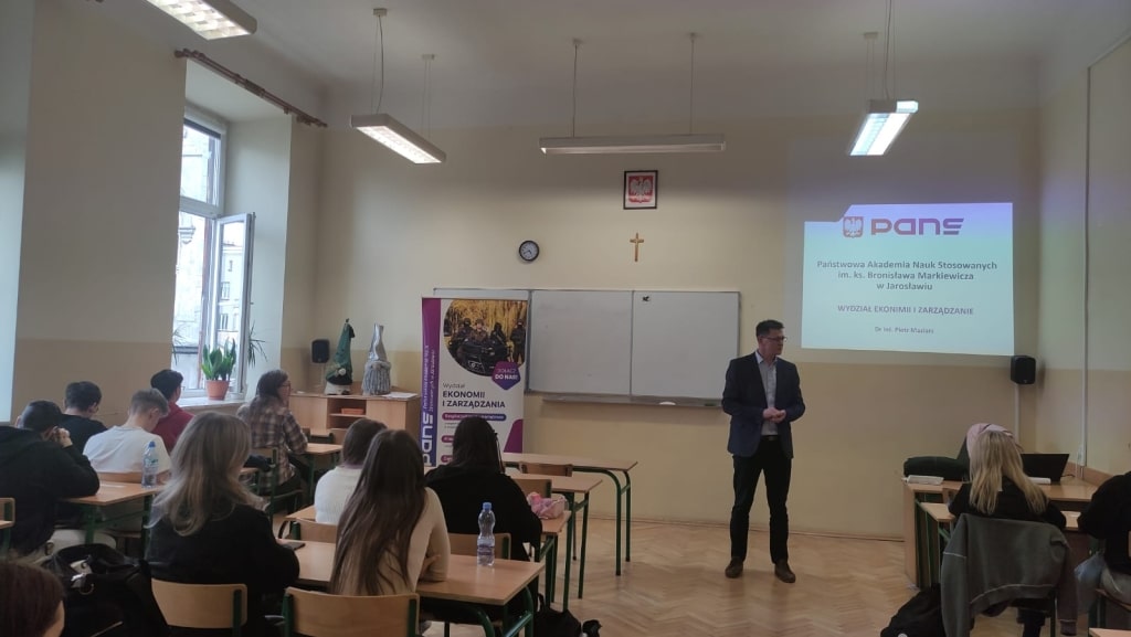 Warsztaty z poczucia własnej wartości: wykład w sali PANS Jarosław.