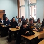Spotkanie z Dyrektor Szkoły Językowej English Prospect: uczniowie w sali.