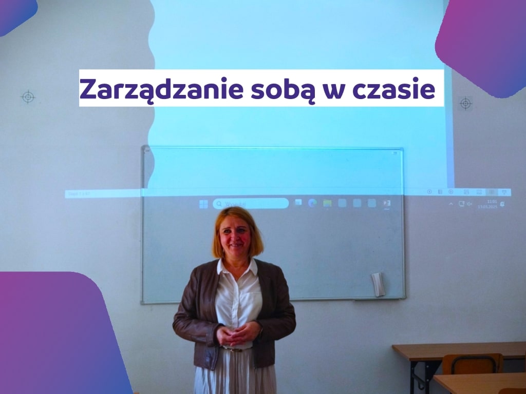 Kobieta na tle napisu Zarządzanie sobą w czasie