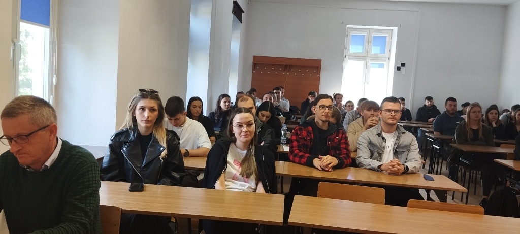 Uczestnicy spotkania z Delegaturą ABW w sali wykładowej