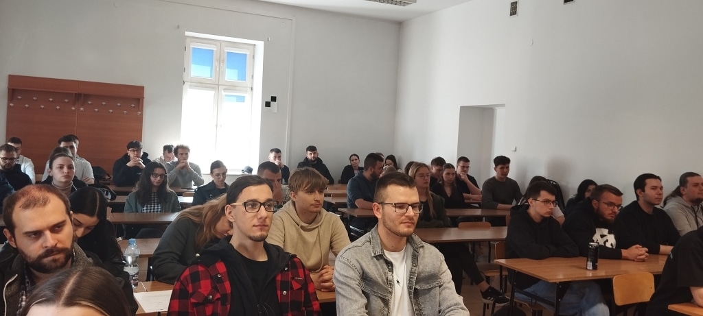 Uczestnicy spotkania z Delegaturą ABW w sali wykładowej