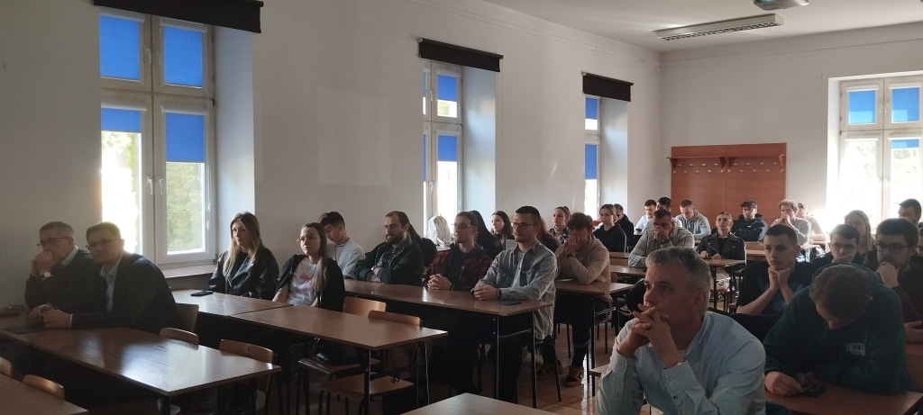 Uczestnicy spotkania z Delegaturą ABW w sali wykładowej.