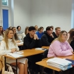 Uczestnicy szkolenia BizneStart ABC Przedsiębiorczości w sali wykładowej.