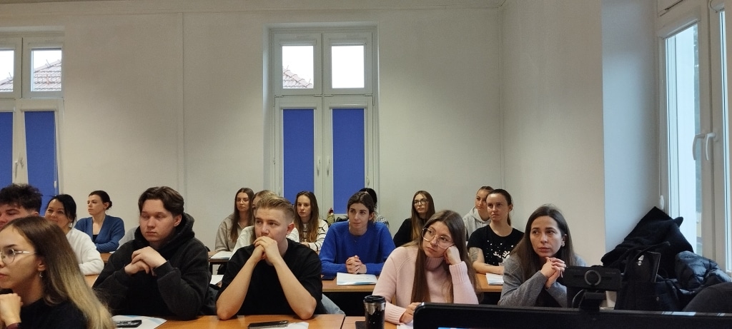 Uczestnicy szkolenia BizneStart ABC Przedsiębiorczości w sali wykładowej.
