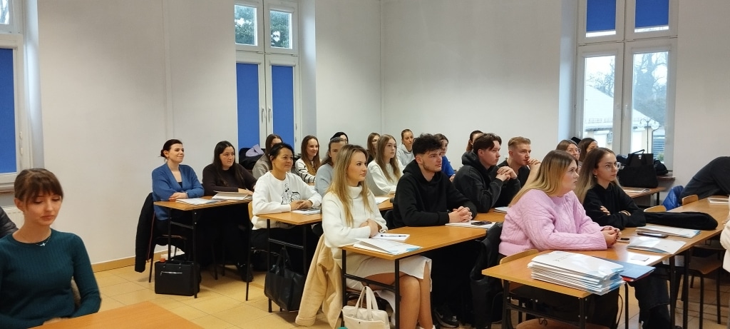 Uczestnicy szkolenia BizneStart ABC Przedsiębiorczości w sali wykładowej