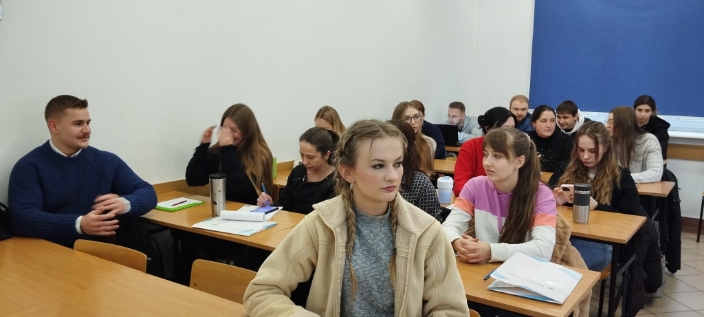 Uczestnicy szkolenia BizneStart ABC Przedsiębiorczości w sali wykładowej.
