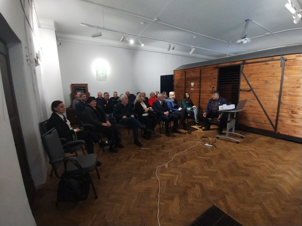 Uczestnicy konferencji naukowej o bezpieczeństwie informacyjnym w zarządzaniu kryzysowym