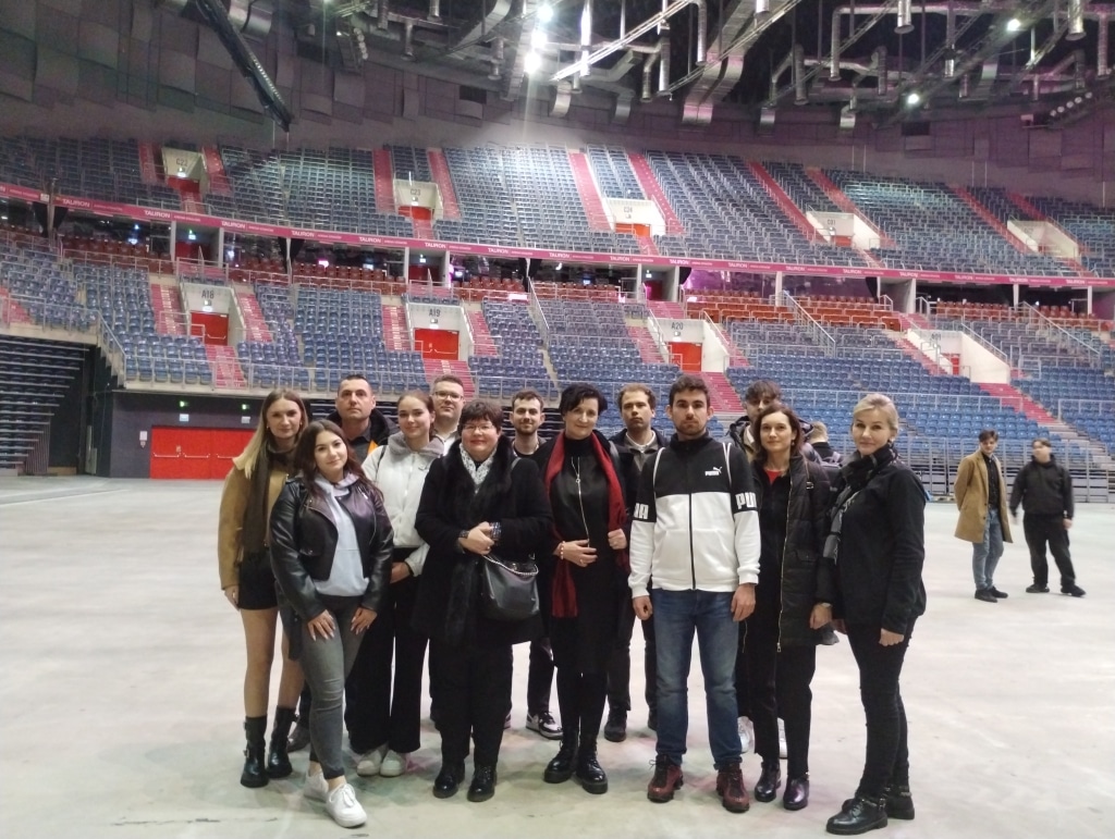 Grupa na wizycie studyjnej w TAURON Arena Kraków.