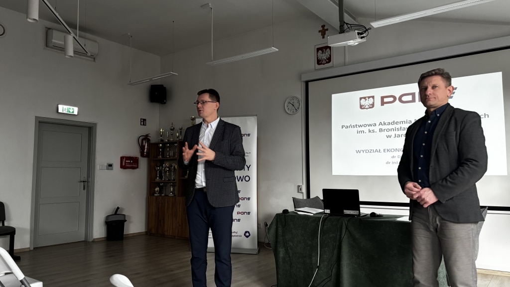 Spotkanie z uczniami Ekonomika w Zamościu: prelekcja w sali wykładowej
