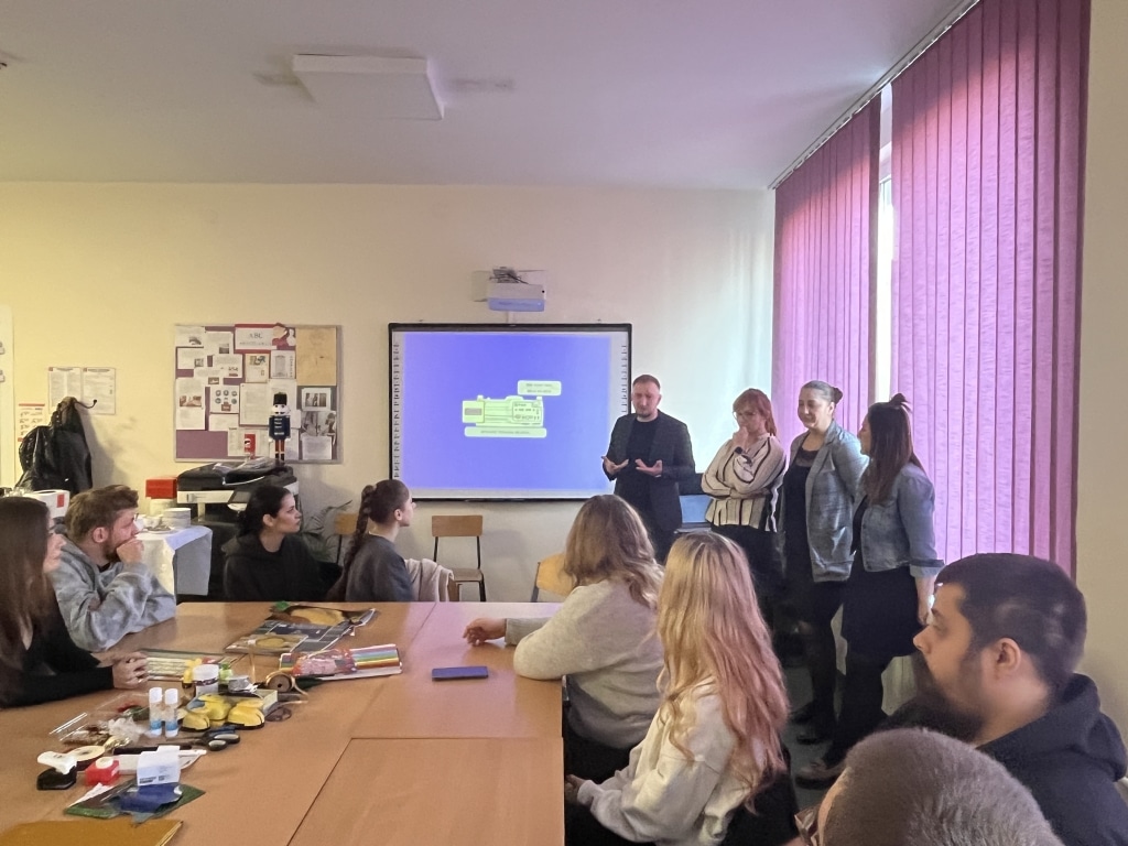 Studenci psychologii na wizycie studyjnej w SOSW Skawina i Centrum Medycznym INSMIND Kraków.