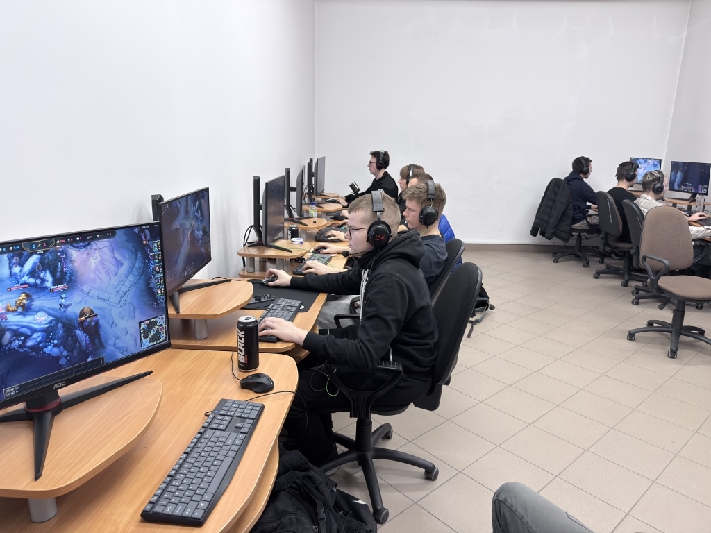 Gracze League of Legends podczas IV edycji turnieju „GRA TOCZY SIĘ DALEJ”