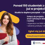 Uśmiechnięta studentka z książkami, Klub Cyfrowych Możliwości