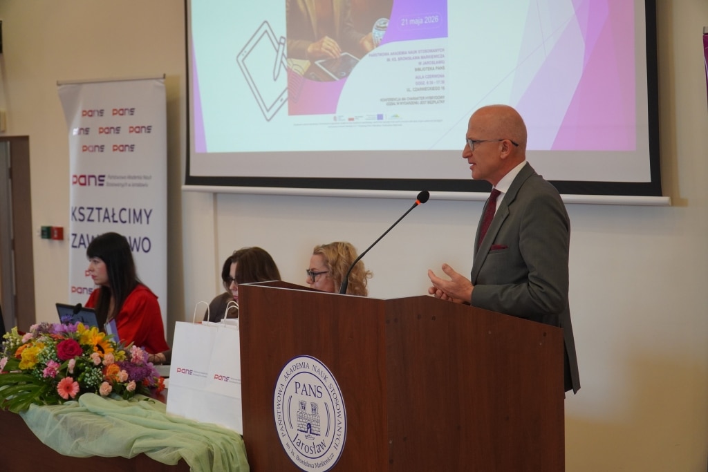 Konferencja "Od szkoły tradycyjnej do szkoły innowacyjnej" - prelekcja i uczestnicy