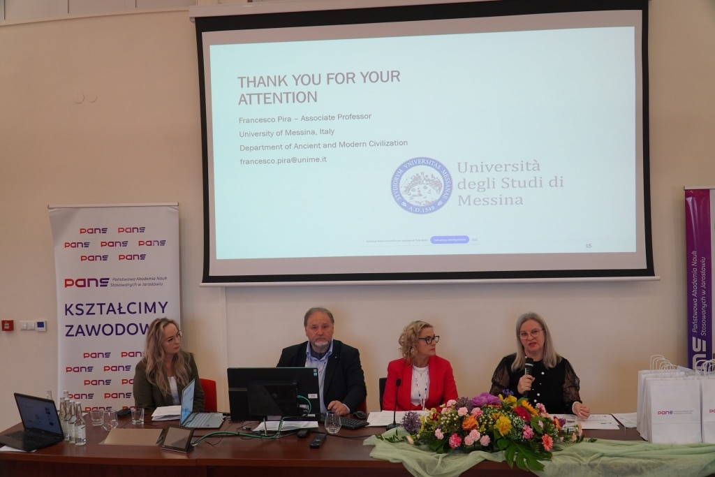 Prezentacja na konferencji "Od szkoły tradycyjnej do szkoły innowacyjnej" z prof. Franceskiem Pira.