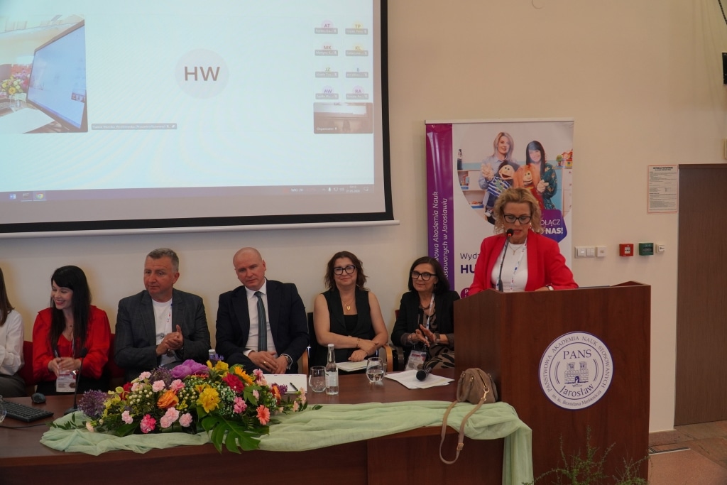 Konferencja "Od szkoły tradycyjnej do szkoły innowacyjnej": panel dyskusyjny