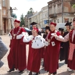 Uroczysta procesja w togach na 650-lecie Jarosławia