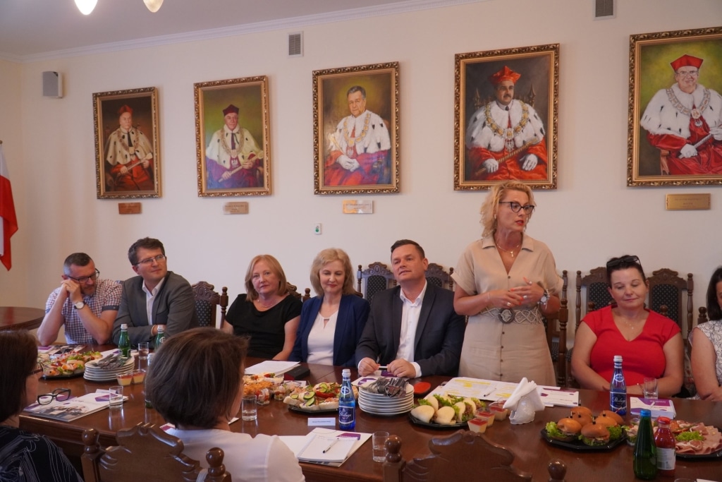 Spotkanie władz uczelni z przedstawicielami placówek oświaty.