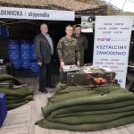 Studenci Politechniki Rzeszowskiej na targach wojskowych w Stalowej Woli